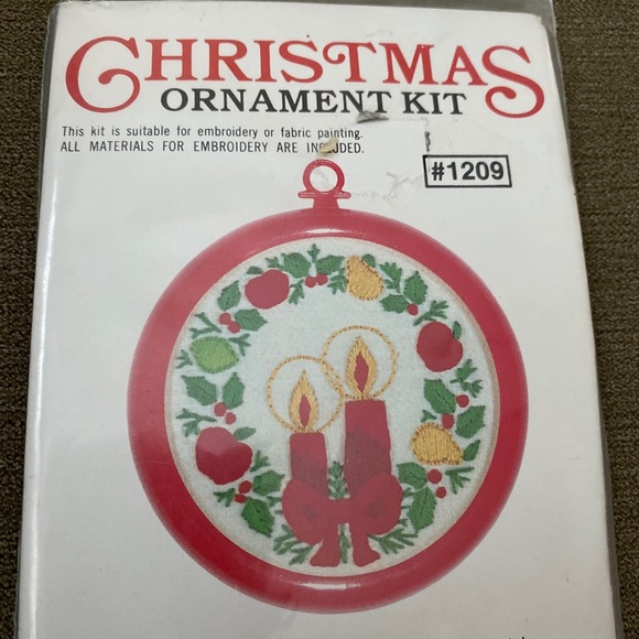 Vintage (1981) Christmas Ornament Embroidery Kit new in sealed package - Picture 2 of 4